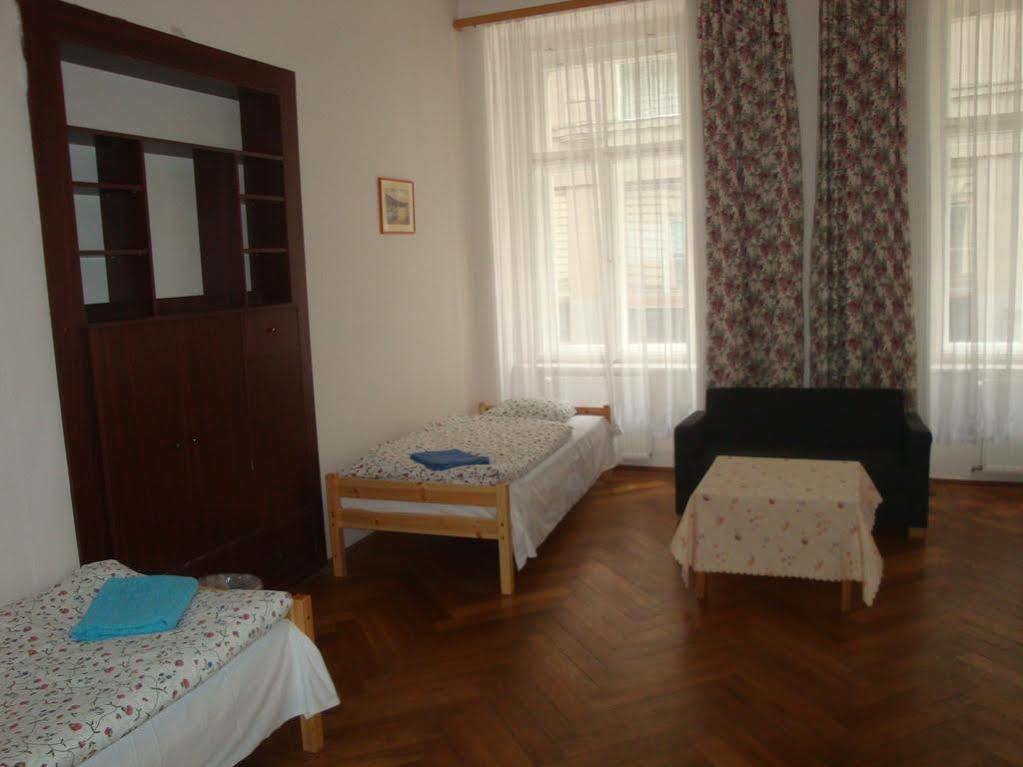 Gallery Hostel Praga Exterior foto
